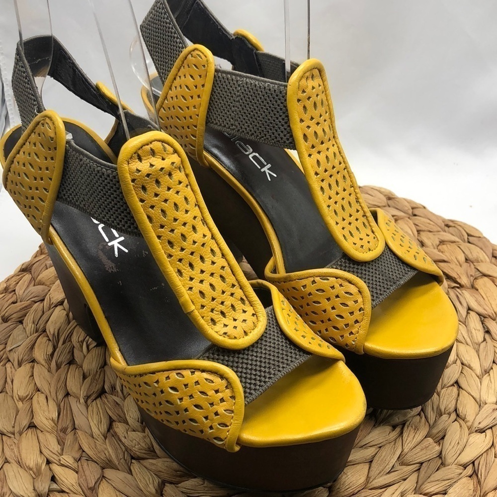 Daniblack Mustard Laser Cut Leather Uppers Dark Wood Wedge Sling Back Size 6